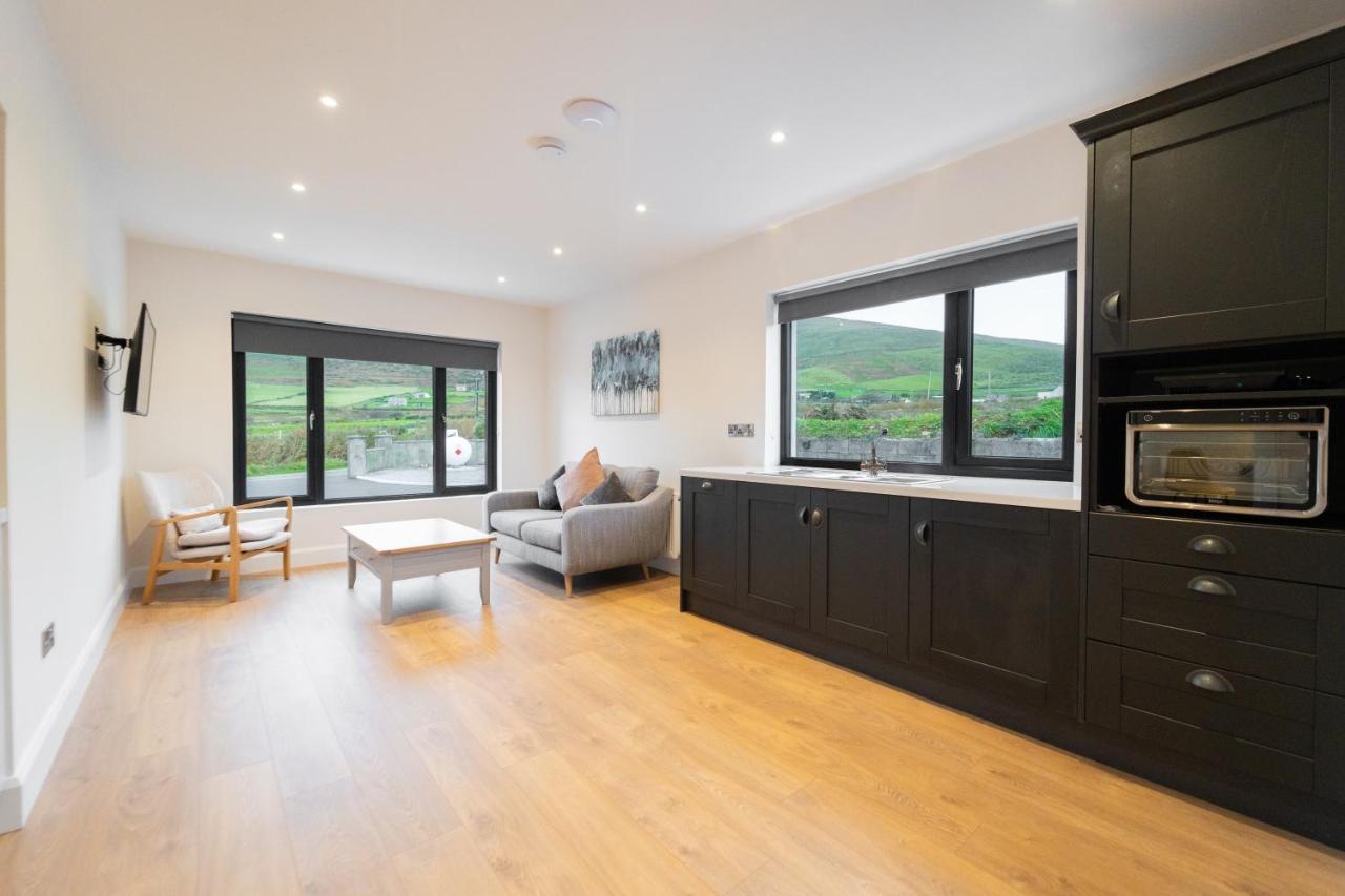Dingle Way Snug, Luxury Apartment Exterior photo